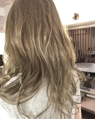 ロング カラー レイヤーカット匠 イソザキノリユキのヘアスタイル