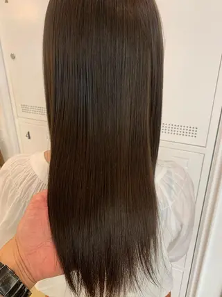ミディアム トップ スタイリストのヘアスタイル