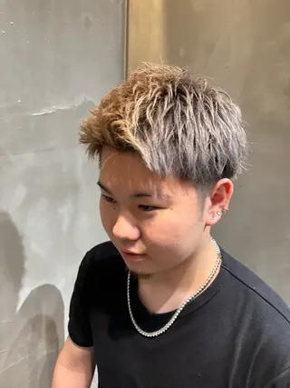 カラー loe博多 五十嵐弘雄のヘアスタイル