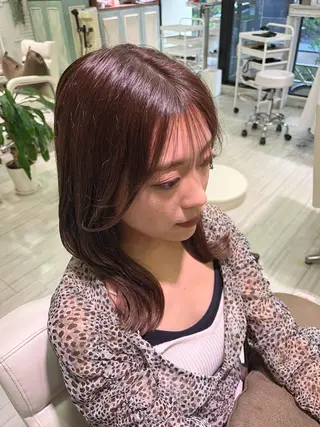 セミロング カラー 坂口 愛のヘアスタイル