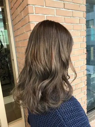 セミロング カラー サロンドミルク 原宿のヘアスタイル