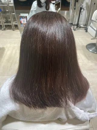 セミロング 韓国風レイヤーカラー ライムのヘアスタイル