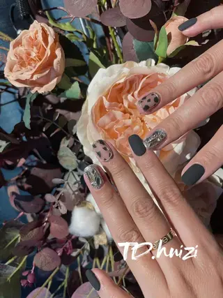 ミディアム めぐみのネイルサロン スタッフ練習のネイルデザイン