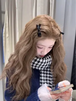 ロング 韓国風レイヤーカラー ライムのヘアスタイル