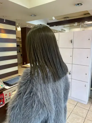 カラー 桑田 新菜のヘアスタイル