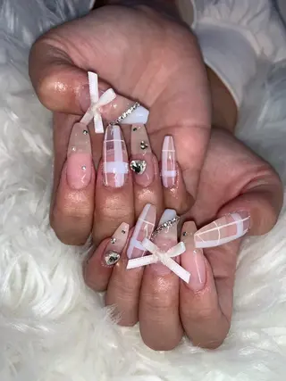 ネイル さゆり￤推しキャラ ￤ロングネイル🩷のネイルデザイン