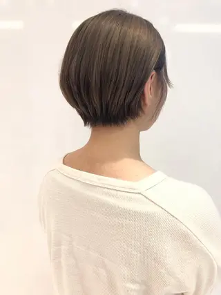 ショート カラー 相川 愛実のヘアスタイル