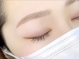 アイブロウ alicetokyo hikosoのマツエク・マツパデザイン