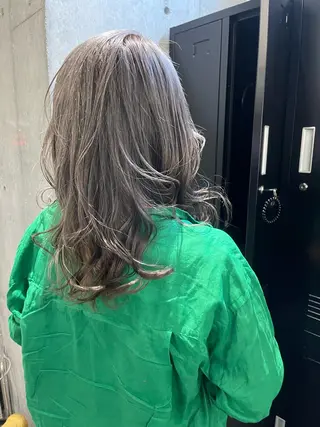 セミロング カラー 駅チカ【ali'i】 アリイ花崎友美☘のヘアスタイル