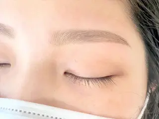 アイブロウ エルフ岩佐 奈々のマツエク・マツパデザイン