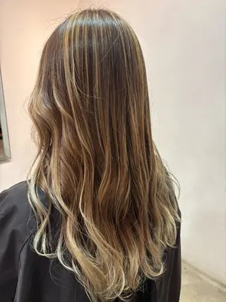 ロング イナイ ハルカのヘアスタイル