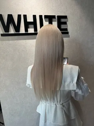 ロング カラー _WHITE / KENTOのヘアスタイル