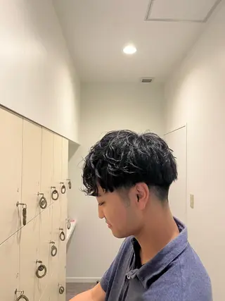 ショート パーマ メンズ 亀井 慎太郎のヘアスタイル
