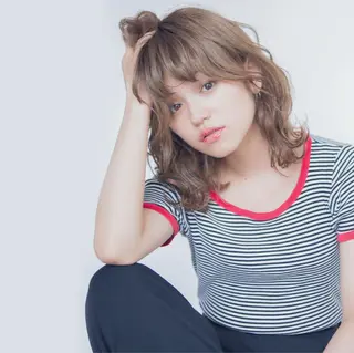 ミディアム カラー パーマ ヘアアレンジ 推し活専用 【派手髪】飯野ゆかりのヘアスタイル