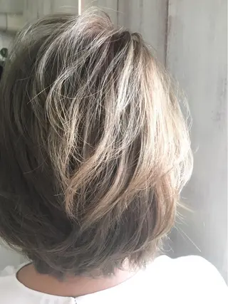 ショート カラー AnFye cinq milleのヘアスタイル