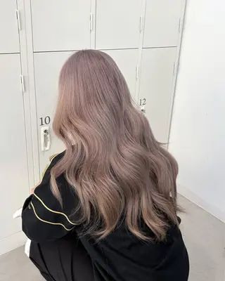 ロング カラー EIGHT mana 海外グレージュ🥥のヘアスタイル