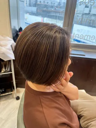 ショート カラー 佐藤 瑚碧のヘアスタイル