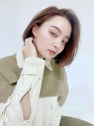 ショート カラー 小顔レイヤー/ ベージュ🤍Rieのヘアスタイル