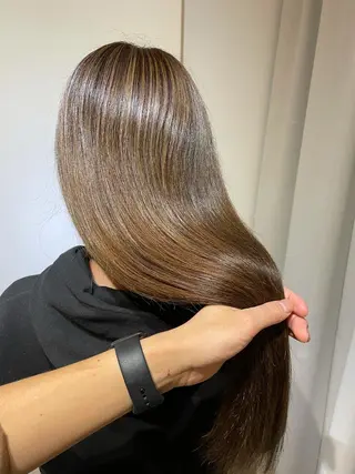 セミロング カラー 過去一の柔髪ヘア 🌿einshairのヘアスタイル