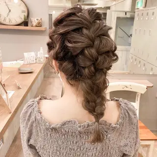 ミディアム ヘアアレンジ KAJI MANAMIのヘアスタイル