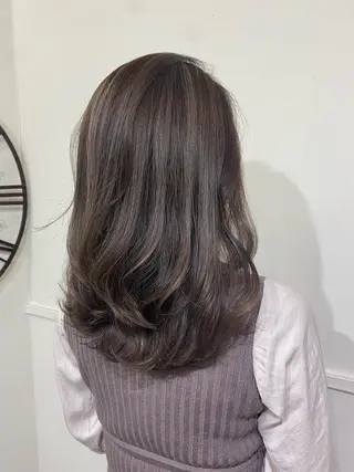 カラー 吉野 瑳桜のヘアスタイル