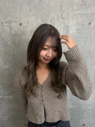 ロング 小長谷 夕菜のヘアスタイル