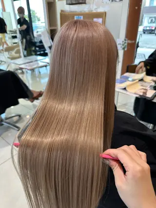 ロング カラー ハイトーン/ブリーチ Nozomiのヘアスタイル