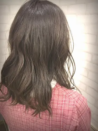セミロング カラー 日高 香織のヘアスタイル