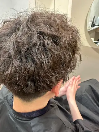 パーマ メンズ チナツ ，のヘアスタイル