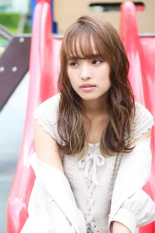 ロング カラー TAI透明カラー 柔らかい縮毛矯正のヘアスタイル