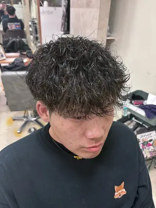 パーマ メンズ 会社で浮かない ビジネスヘア/心斎橋のヘアスタイル