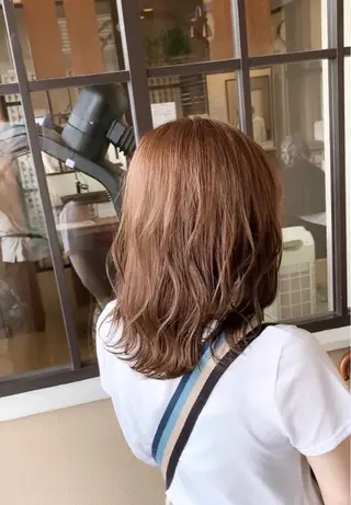 セミロング リサ tonieのヘアスタイル