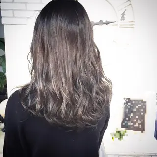 セミロング カラー 及川 光のヘアスタイル