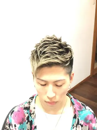 ショート カラー 向井 優汰のヘアスタイル