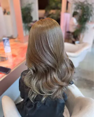 ロング 艶カラー✨レイヤー 𝐚𝐲𝐚𝐤𝐚のヘアスタイル