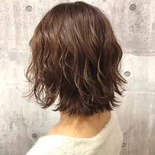 ミディアム カラー 菅沢 奈生のヘアスタイル