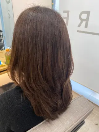 セミロング マツモト シゲキのヘアスタイル