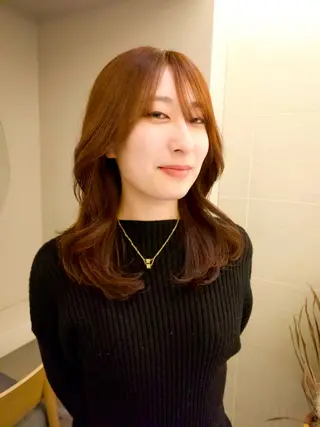 ミディアム カラー yiye shioriのヘアスタイル