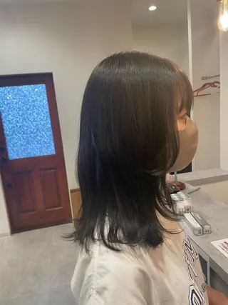 セミロング カラー やまこし 美裕樹のヘアスタイル
