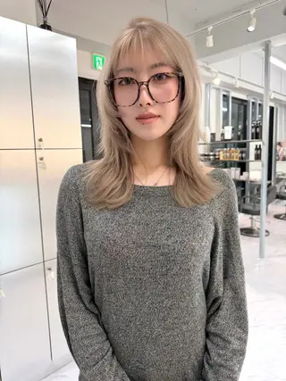 セミロング カラー TATSUブリーチ/ ミルクティーベージュのヘアスタイル