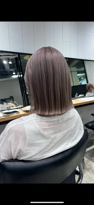 ミディアム ブリーチ/ハイトーン /大人バレイヤージュのヘアスタイル