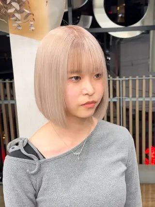 ショート カラー 佃 優音のヘアスタイル