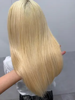 セミロング カラー インナーカラー 推し ブリーチ 髪質改善のヘアスタイル