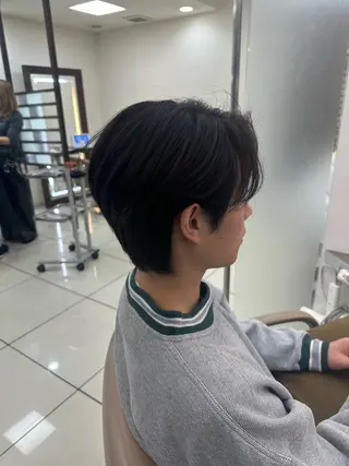 メンズ メンズ特化シャドウパ ーマラウンドマッシュのヘアスタイル