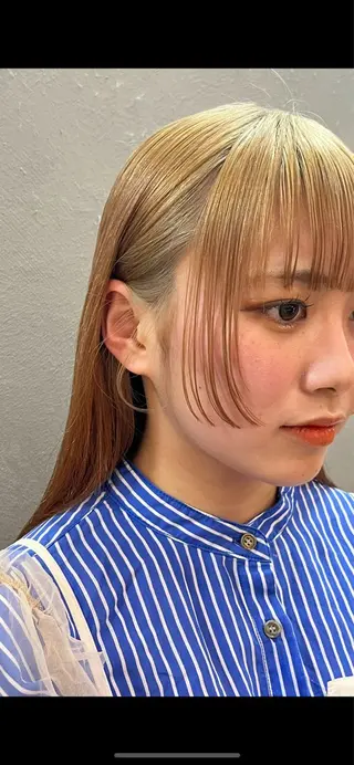 ロング フカミ マナカのヘアスタイル