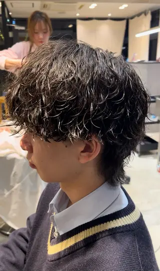 ショート パーマ メンズ 宇野 佑馬のヘアスタイル