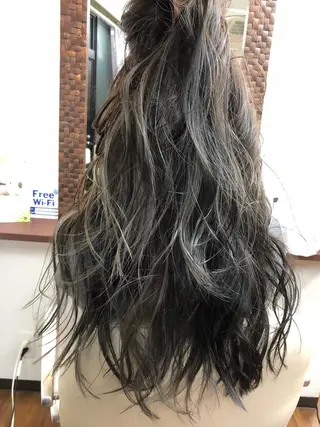 ロング カラー ヘアと眉Otsuka Hikari💆‍♀のヘアスタイル