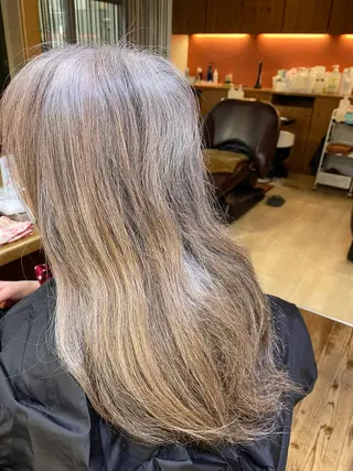 ミディアム 山木 裕子のヘアスタイル