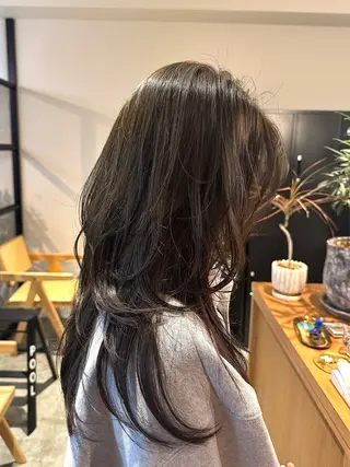 ロング カイリ 【POOL】のヘアスタイル