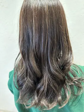 カラー 鶴谷 麻衣のヘアスタイル